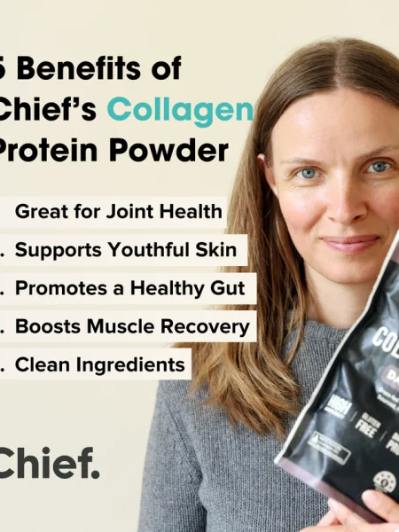 Frau hält eine Packung Chief's Collagen Protein Powder in der Hand, mit Vorteilen wie gesunde Gelenke, jugendliche Haut, gesunder Darm, Muskelregeneration und saubere Zutaten aufgelistet