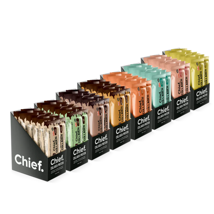Chief Proteinriegel Value-Pack mit gemischten Sorten – Collagenriegel mit und ohne Schokoladenüberzug in schwarzer Displaybox