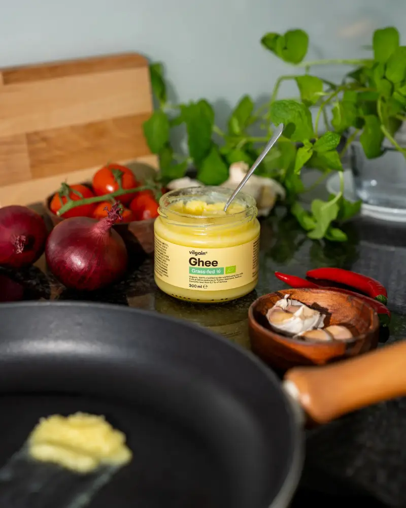 Hitzestabiles Bio Ghee in der Pfanne – rauchfrei braten bis 250°C ohne Transfette
